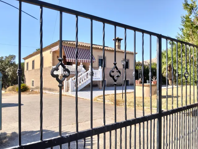 E ✨ chalet exclusivo en La Carlota | 478 m2 + 2.300 m2 de parcela | piscina privada y pozo — 4