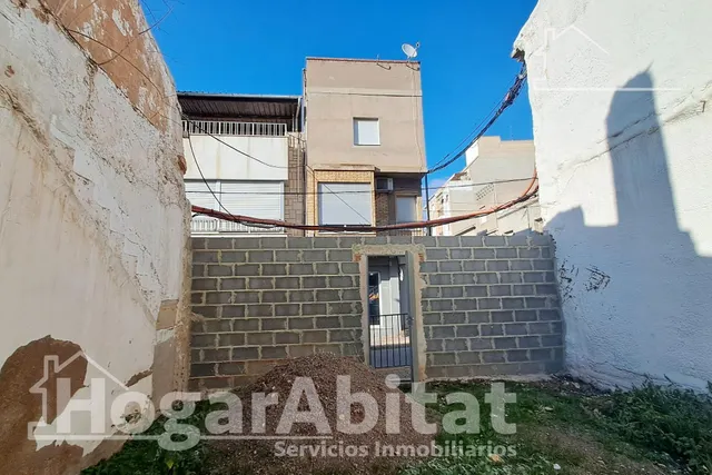 ¡OPORTUNIDAD INCREÍBLE! TERRENO URBANO AMPLIO Y CON COCHERA — 36