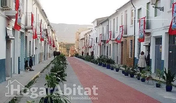 Muy amplio y esquinero con garaje y ascensor, todo amueblado y cerca del centro — 45