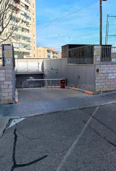 INMOBILIARIA VENDE PLAZA DE GARAJE EN PARKING DE SALESASIANO - foto 3