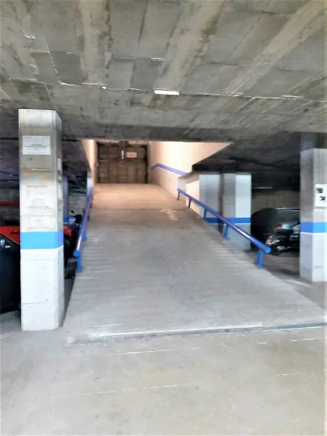 Plaza de garaje calle Reina Amalia — 9
