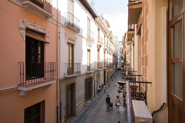 Piso reformado de 2 dormitorios con cochera en alquiler en el centro de Granada — 17