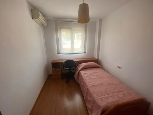 Tomares. bonito triplex amueblado junto al ayuntamiento — 26