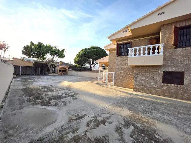 Villa en Gran Avenida de Benicàssim. Cerca del pueblo y de la playa del Voramar. 1700 m2 de parcela, — 47