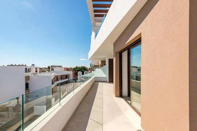 Apartamento de 3 dormitorios en Punta Prima - foto 3