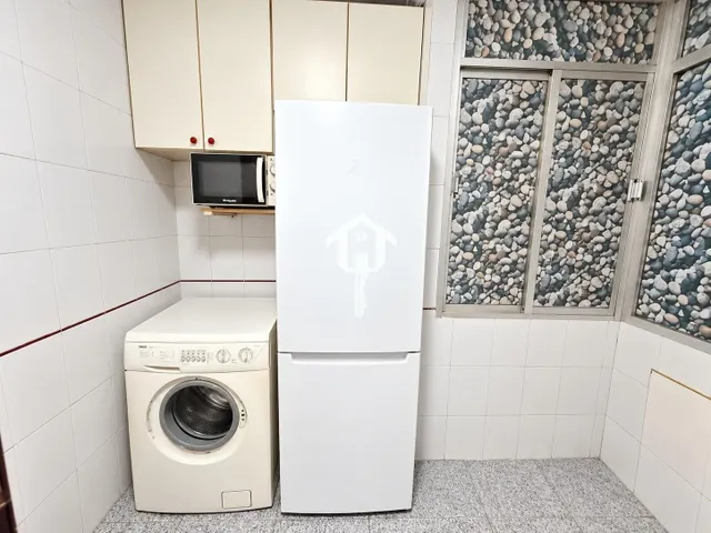 Piso para reformar en venta en Alicante. zona de los ángeles, 2 habitaciones, salón, baño con bañera, 50m2, segunda planta sin ascensor. — 19