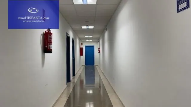 Se vende o alquila local totalmente diafano en Zona Franca — 11