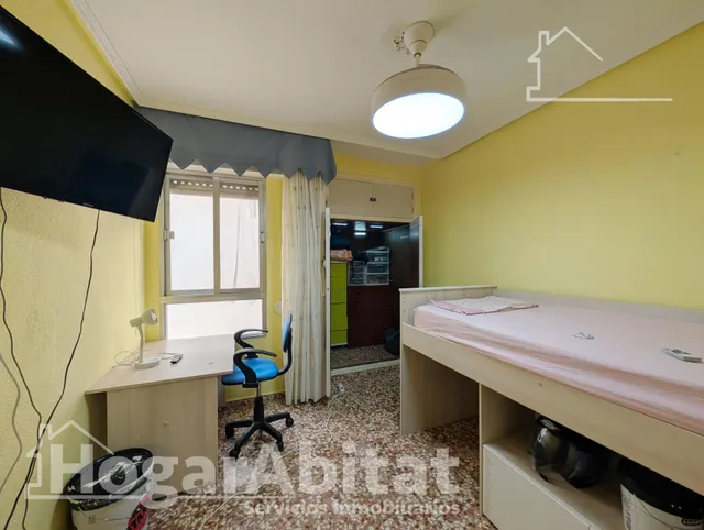 ¡UBICACIÓN IDEAL! AMPLIO, LUMINOSO Y EXTERIOR CON BALCÓN, TODO AMUEBLADO — 46