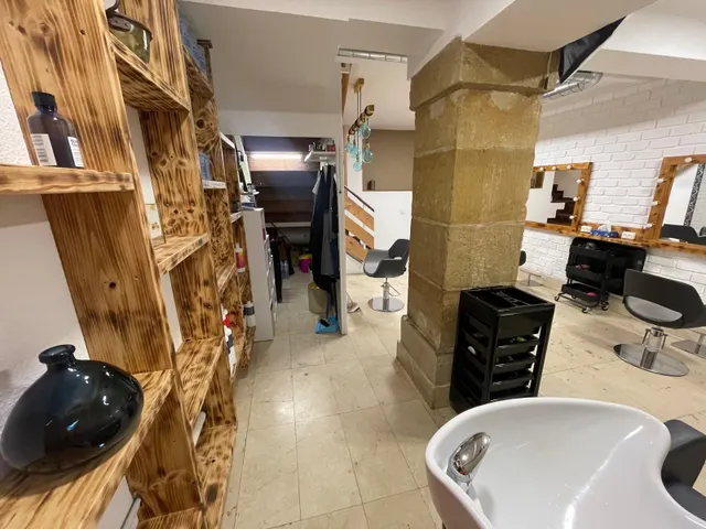 SE VENDE LOCAL CON INQUILINOS EN EL CENTRO — 9
