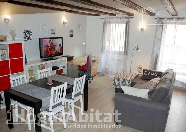 Acogedor, bonito y luminoso con balcón, todo exterior y cerca del centro — 3