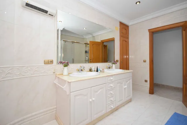 Exclusivo Chalet Independiente con Piscina Privada y Gran Parcela en Callosa de Segura — 28