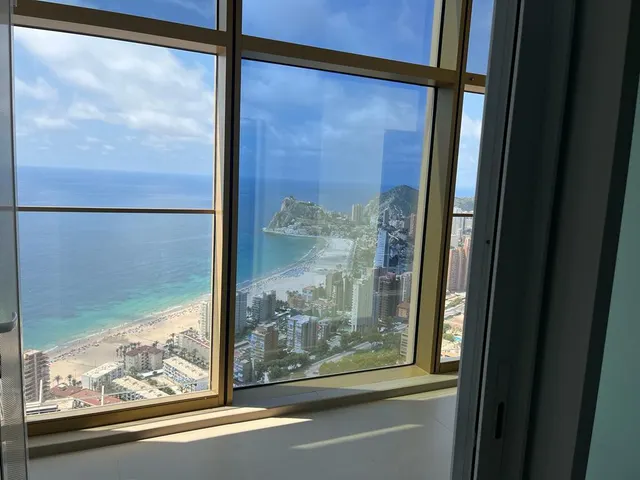 Se vende precioso apartamento en Benidorm con 2 dormitorios, parking y trastero — 47