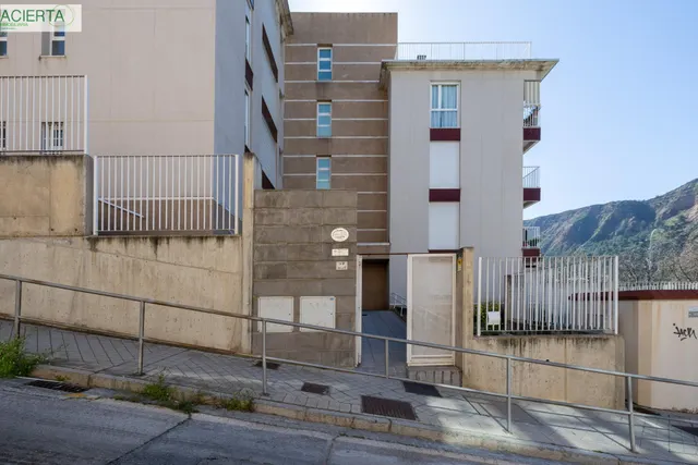 Piso en venta en Carretera de la Sierra — 27