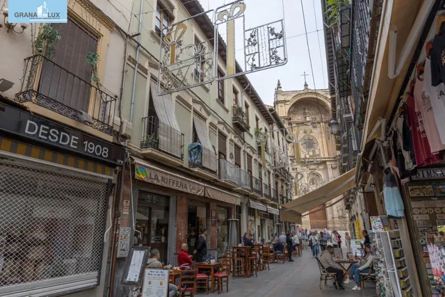 ¡Oportunidad única en el corazón de Granada! — 41