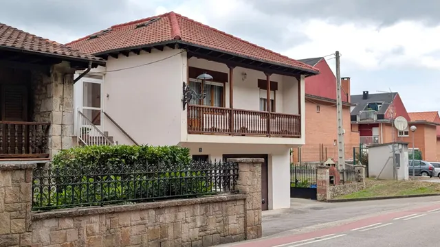 VIVIENDA Y NEGOCIO EN PIELAGOS — 37