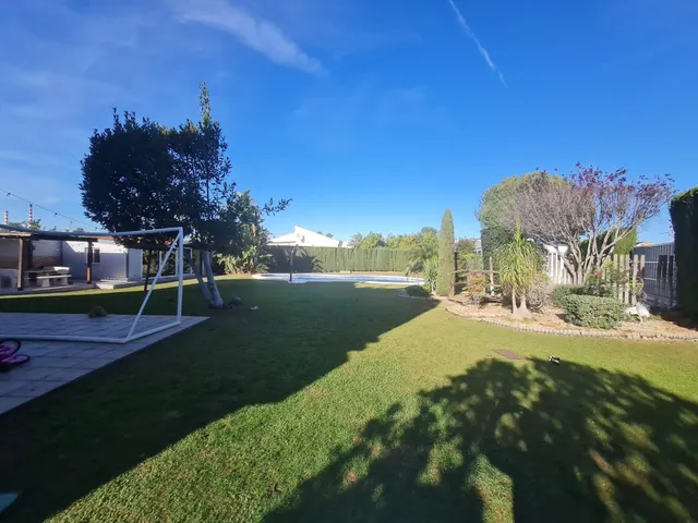 CHALET INDEPENDIENDIENTE EN PARCELA DE 1.450 M2, PISCINA Y AMPLIAS ZONAS EXTERIORES — 7