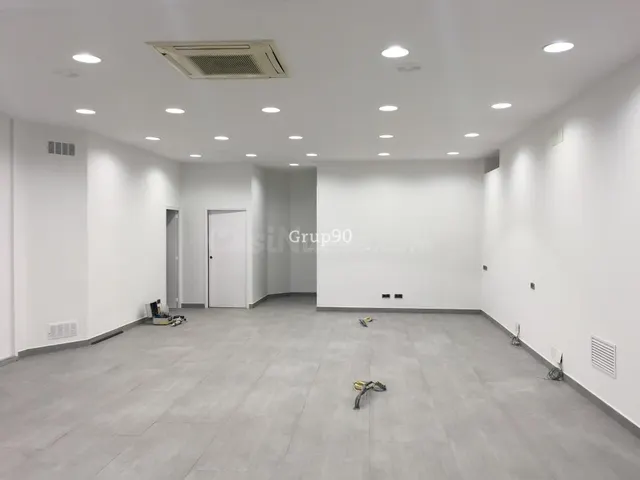 🏢 Local comercial de 135 m2 a pie de calle – Amplio, versáti - foto 5