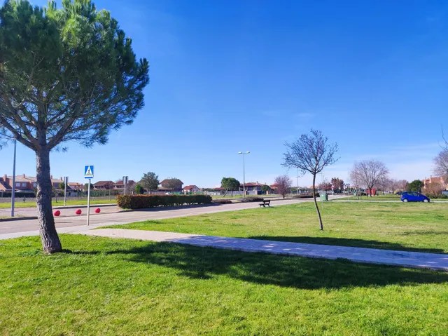 Parcela de 712 m2 en Aldeamayor Golf — 9