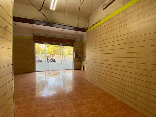 Local diafano en acera "Prime" Passeig Joan de Borbó — 15