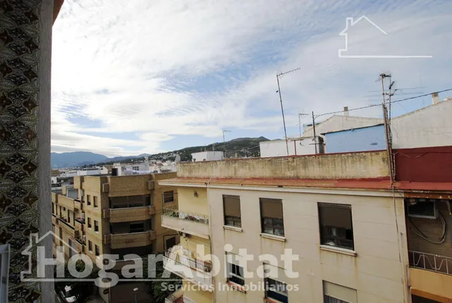 ¡gran oportunidad! muy amplio de 4 dormitorios, con balcón junto av beniopa — 28