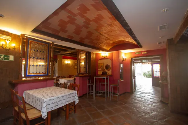 Local restaurante Marbella con terraza 100m2 frente al mar — 11