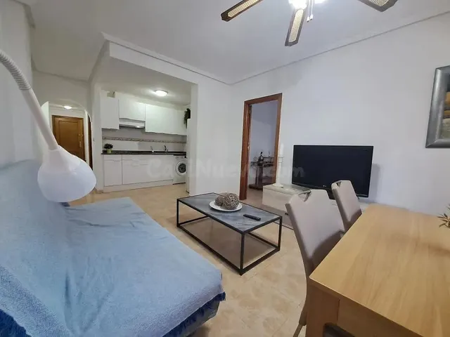 Apartamento acogedor en Torrevieja: 2 dormitorios y patio privado — 2