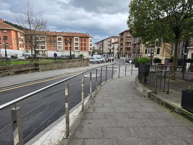 EN VENTA PARCELAS DE GARAJE EN ZALLA - foto 3
