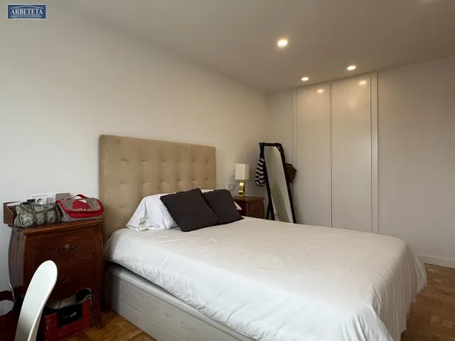Inmobiliaria Arbeteta vende piso de cuatro dormitorios en zona Constitución — 42