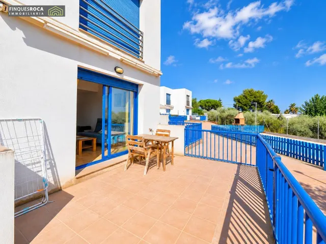 Preciosa Casa Unifamiliar Adosada, para entrar a Vivir de 2 Dormitorios, Baño, Cocina-Comedor-Estar, Terraza, Piscina Comunitaria y Vistas al Mar — 14