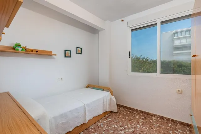 CHALET EN PRIMERA LINEA EN PLAYA GUARDAMAR 6 HABS — 24