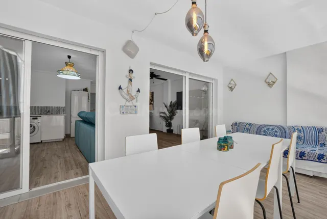 APARTAMENTOS SOLEADOS JUNTO A LA PLAYA — 3