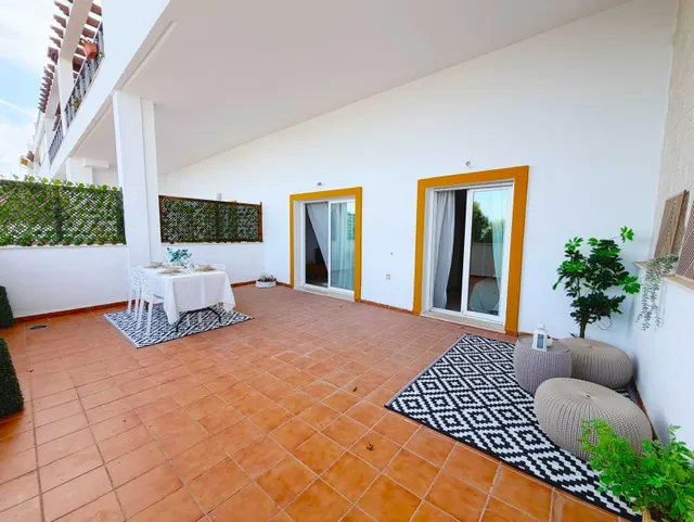 Bajo elevado con gran terraza, vistas al mar y parking privado en Benalmádena Pueblo — 7