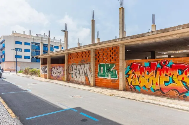 Edificio en obra parada en Llandells (Peñíscola) con proyecto para 39 viviendas y locales — 17