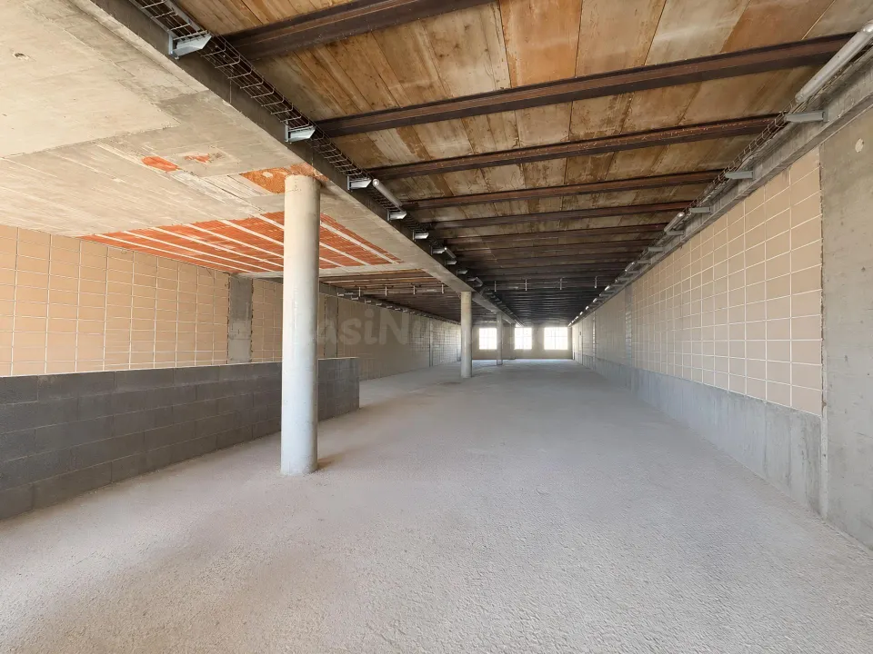 Nave industrial en p.i. avenar roda de bara