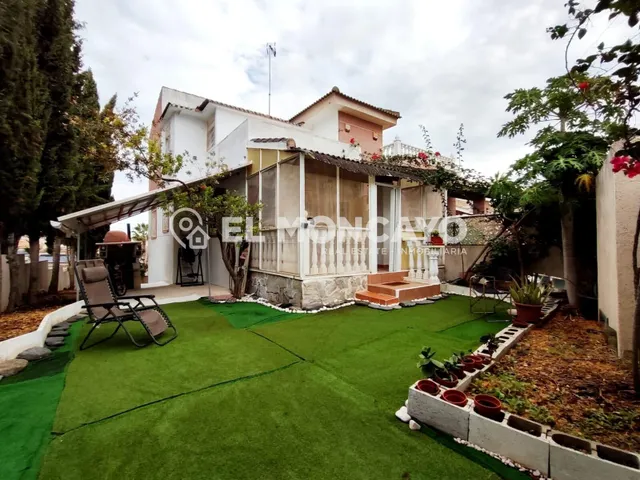 Fantástico chalet adosado a escasos metros del exclusivo cam