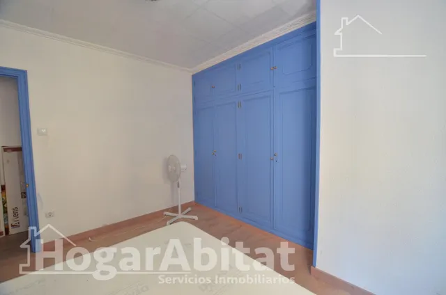 ¡Alicante centro! amplio, bonito y esquinero con balcón — 25
