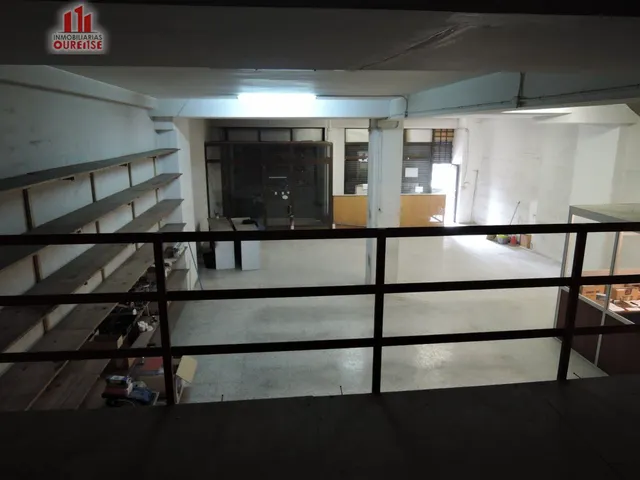SE VENDE O ALQUILA LOCAL COMERCIAL EN O COUTO. — 11