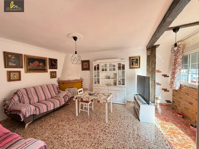 GRAN CASA INDEPENDIENTE EN LA MILAGROSA 260m2