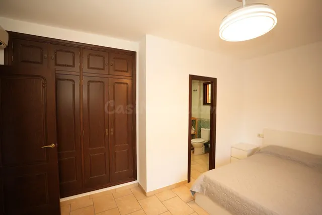 Chalet con 2 viviendas con local en Campo Alegre - foto 5