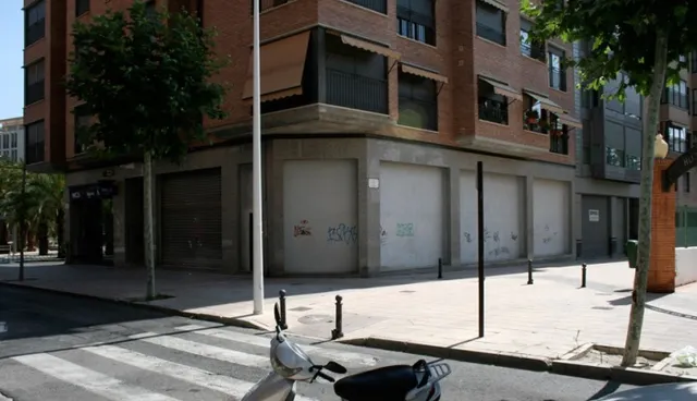 LOCAL COMERCIAL EN EL PARQUE DEL MONTJO — 3