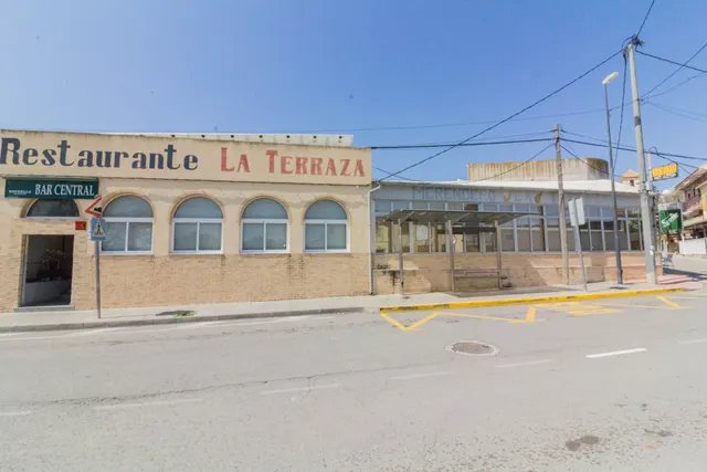RESTAURANTE LISTO PARA EJERCER ACTIVIDAD EN LA MATANZA (ORIHUELA). — 2
