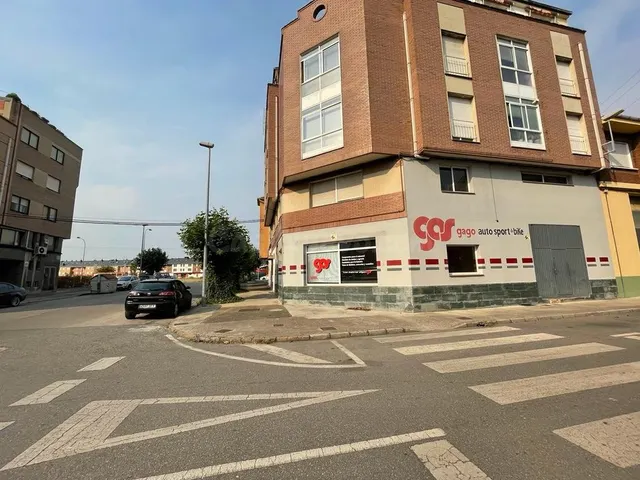 VENTA LOCAL ZONA CUATROVIENTOS — 2