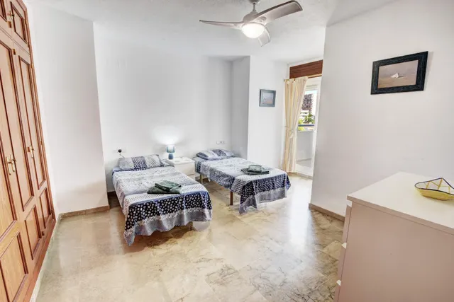 Espacioso Apartamento cerca de la Playa y Puertomarina — 21
