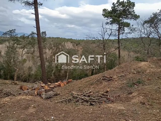TERRENO CON PRECIOSAS VISTAS !!