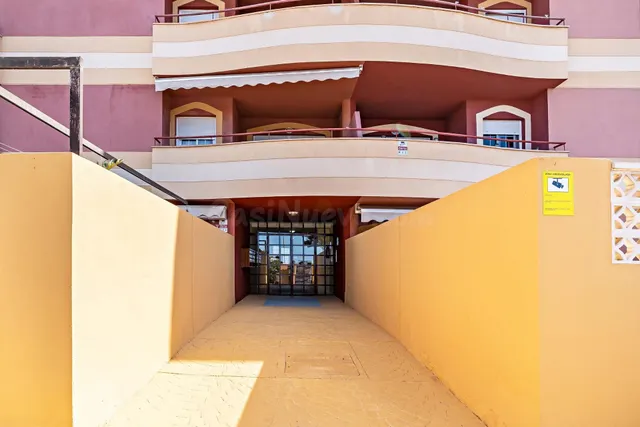 ¡Listo para ti! Residencial con piscina en pleno campo de go - foto 4