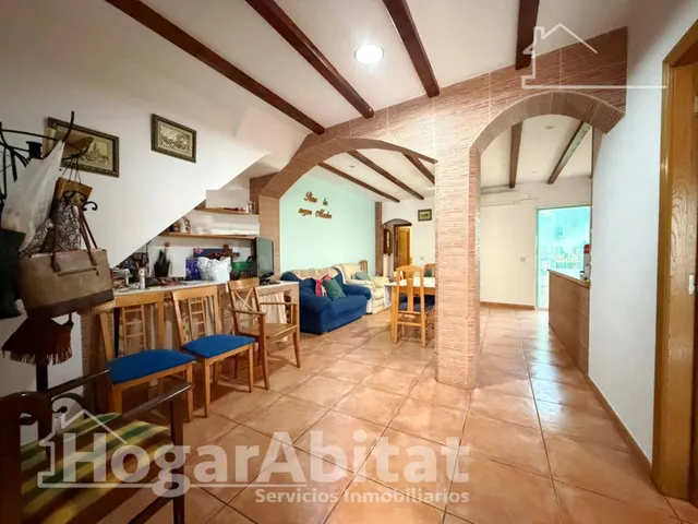 AMPLIA CASA CON TERRAZA Y GARAJE CERCA DE LA PLAYA DE SAGUNT - foto 5