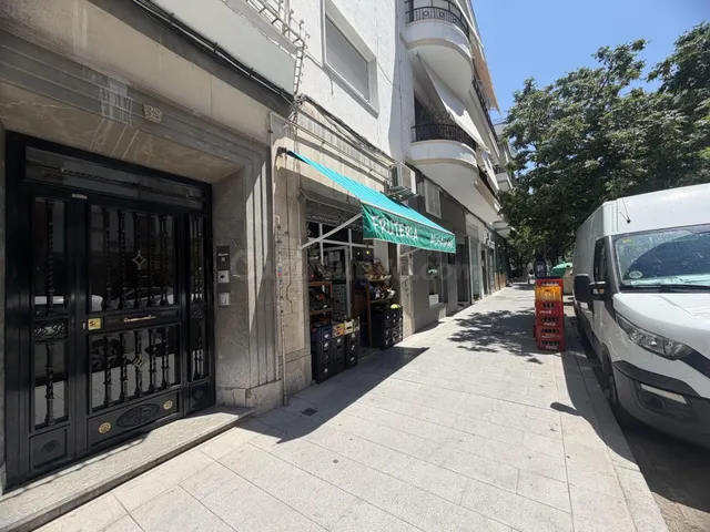 Local en la misma calle Alhamar — 2