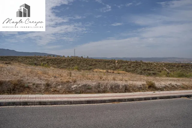 Terreno urbano de 750 m2 en Altos de La Zubia. Parcela 17, manzana M — 10