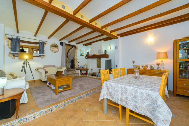 Encantadora casa de pueblo en venta en Llosa de Camacho - foto 4