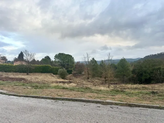 Oportunidad en Aguilar de Segarra: Magnífica parcela de suel